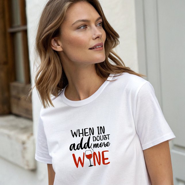 T-shirt Style blanc "Ajouter plus de vin" (White Stylish "Add more Wine" T-Shirt)