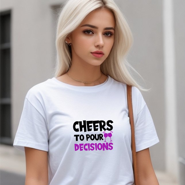 T-shirt Style Blanc "Bravo Pour Les Décisions" (White Stylish "Cheers To Pour Decisions" T-Shirt)