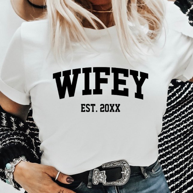 T-shirt Style Varsity Wifey Est. Minimaliste annuel (Créateur téléchargé)