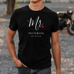 T-shirt Stylish Mr Custom Nom et Mariage de date<br><div class="desc">Le cadeau parfait pour n'importe quel marié à être, le design amusant et moderne dispose d'un script de typographie élégant "Mr" avec mignon petit coeur d'amour rouge arrêts complets. Le design est facile à personnaliser avec votre nom de famille et date établie et sera le gardien parfait de votre journée...</div>