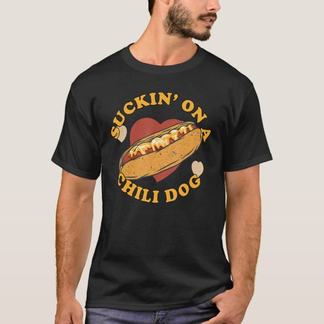 T-shirt Suckin' On A Chili Dog Foodie Drôle (Devant)
