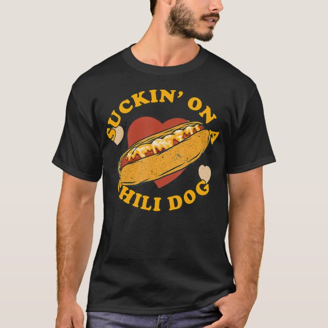T-shirt Suckin Sur Un Chien De Chilli Foodie Drôle (Devant)