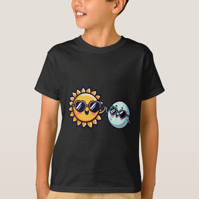 T-shirt Sun Moon Friends Total Solar Eclipse 2024 Garçons  (Devant)