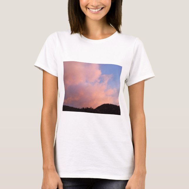 T-shirt Sunset Sky With Pink Clouds Over Silhouetted Hills (Devant)