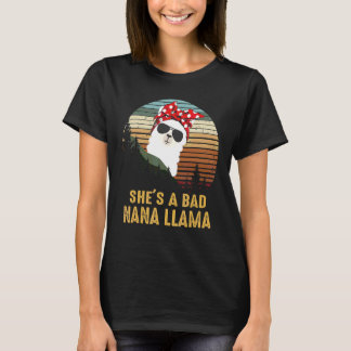 T-shirt Sunset vintage She's A Bad Nana Llama