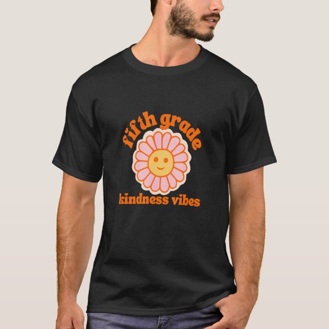T-shirt Super Enseignant de 5e année Kindness Fleur rétro  (Devant)
