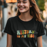 T-shirt Super Histoire Rétro Est Mon Vibe, Historien<br><div class="desc">T-shirt super "L'histoire est ma vibe". Il fait un cadeau fantastique pour les historiens et les amateurs d'histoire.</div>