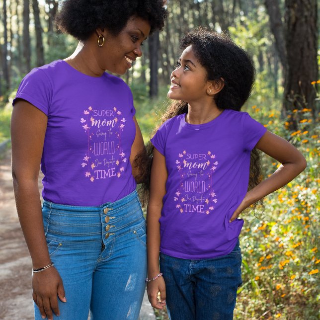 T-shirt Super Maman sauve le monde (Saving the World)