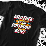 T-shirt Superhero Comics Anniversaire - Frère Birthday Boy<br><div class="desc">Cette bande dessinée cool héros frère de la conception garçon d'anniversaire est parfait pour un thème de fête d'anniversaire super-héros! Idéal pour le frère des garçons qui aiment les super-héros de bande dessinée ou les méchants avec des super-pouvoirs ! En vedette "Frère du Garçon d'anniversaire !" joyeuse citation d'anniversaire dans...</div>
