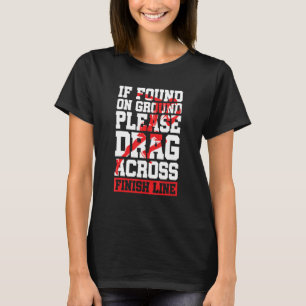 T-shirt Sur L'Ensemble De La Ligne De Fin Sur Le Pays Exéc