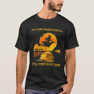 T-shirt Sur Un Vent Cool D'Autoroute Sombre Du Désert Dans