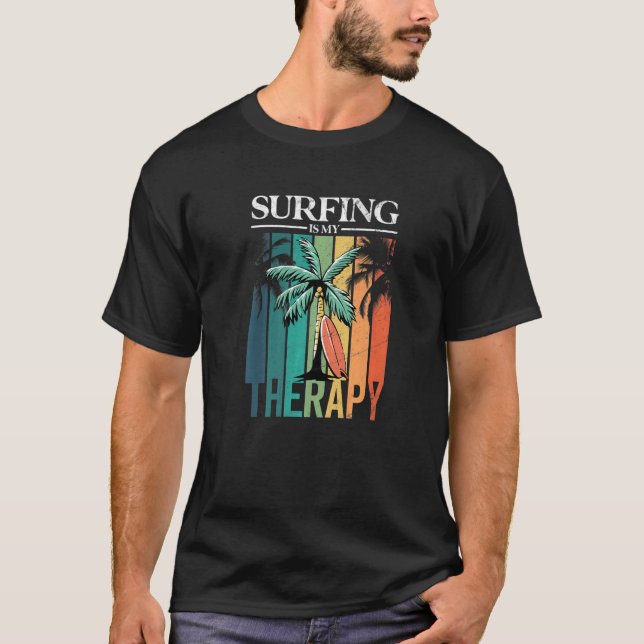 T-shirt Surf Est Mon Thérapie Rétro Palm Tree Surfboard (Devant)