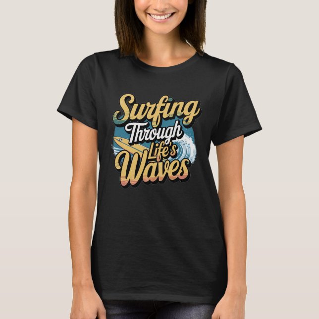 T-shirt Surfer à travers les vagues de la vie (Devant)