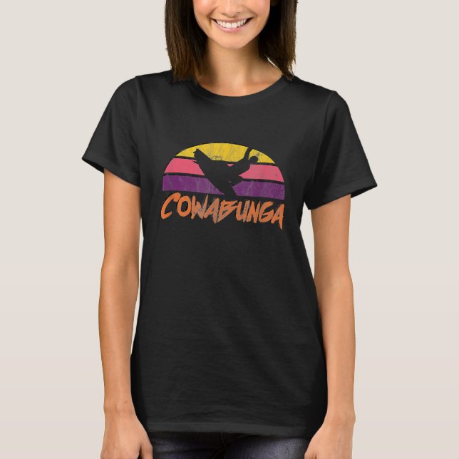 T-shirt Surfing Cowabunga  Cool rétro vintage décontracté  (Devant)
