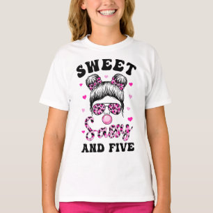 T-shirt Sweet Sassy Et Cinq Lunettes De Soleil Bun Leopard