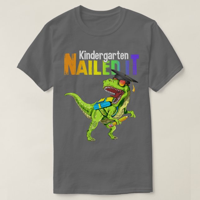 T-shirt T Rex Dino Kindergarten Nail It Graduation Class (Design devant)