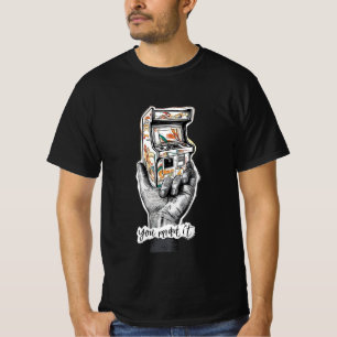 T-shirt t shirt homme avec un design artistuc