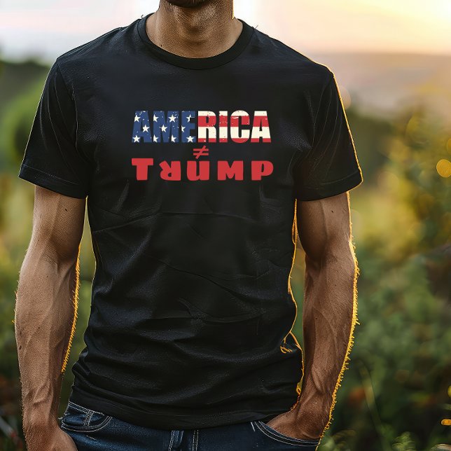 T-shirt T-Shirt, une manifestation anti-Trump contre le me (America is not Trump. This T-shirt boldly opposes Donald Trump's immigration policies.)