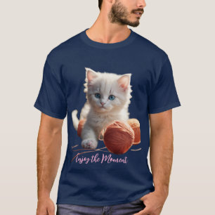 T-shirt T-ShirtProfitez du Moment Mignon Chat Jouant avec
