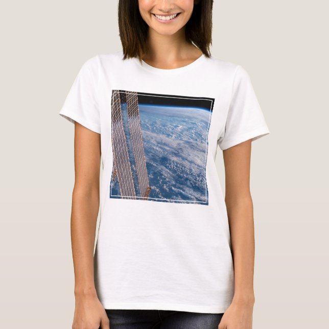 T-shirt Tasman Et Mer De Corail Recouvertes De Nuages. (Devant)
