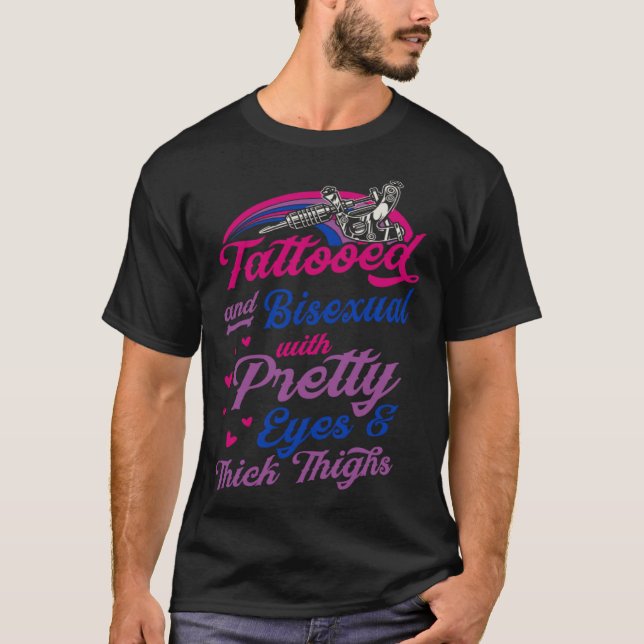 T-shirt Tatoué Et Bisexuel Avec De Jolies Yeux Et Épais T (Devant)