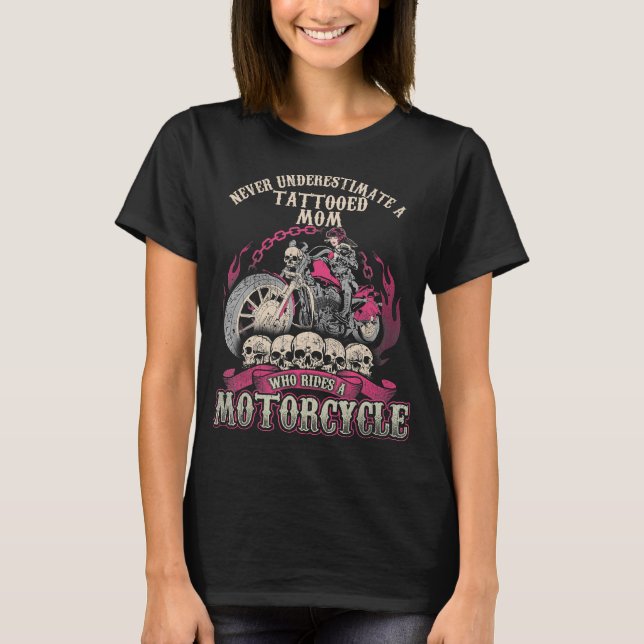 T-shirt Tattoo Mom Biker ne sous-estime jamais la moto (Devant)