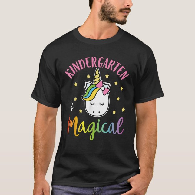 T-shirt Teacher Student Senior Kindergarten Is Magical Hap (Devant)