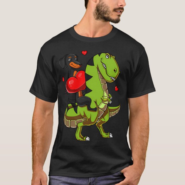T-shirt Teckel à cheval sur un dinosaure T-Rex (Devant)