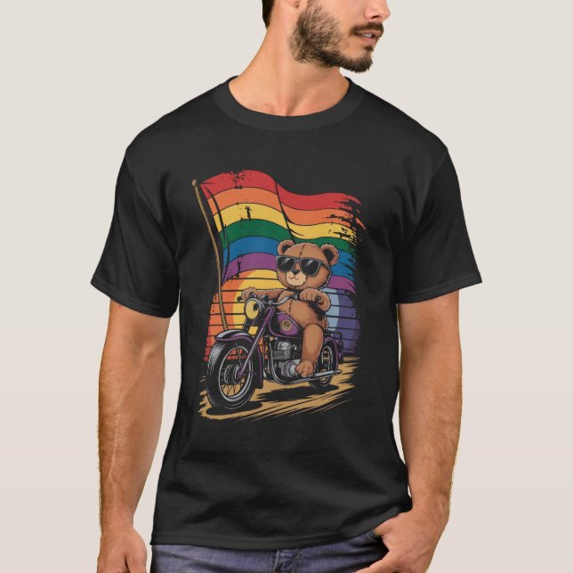 T-shirt Teddy Bear à moto avec un drapeau arc-en-ciel (Devant)