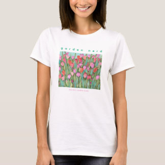 T-shirt Tee-shirt Garden Nerd parmi les Tulipes