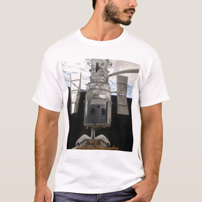 T-shirt Télescope spatial Hubble dans la baie de fret Atla (Devant)