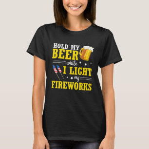 T-shirt Tenez Ma Bière Pendant Que J'Allume Mes Feux D'Art