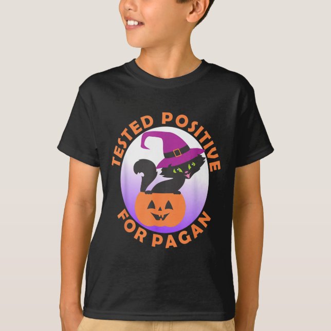 T-shirt Testé positif pour la sorcière de chat noir païen (Devant)