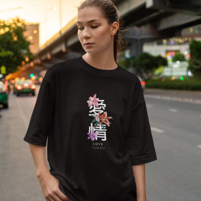 T-shirt Texte Japonais Avec Fleurs (Créateur téléchargé)