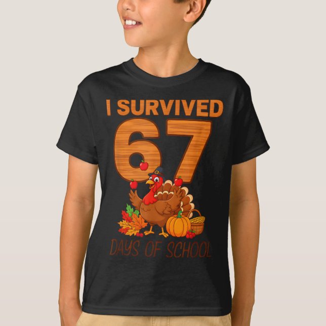 T-shirt Thanksgiving I Survived 67 Days Of School Teacher  (Devant)