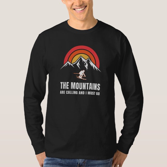 T-shirt The Mountains Are Calling And I Must Go Skier Ski  (Devant)
