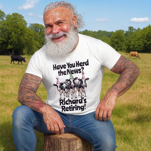 T-shirt Thème de vache de retraite drôle Avez-vous rassemb (senior man wearing funny cow themed retirement tshirt in a cow pasture)