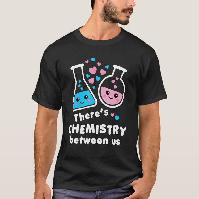 T-shirt There's Chemistry Between Us Funny Science Valenti (Devant)