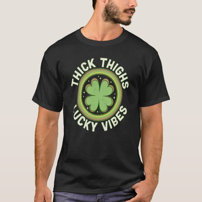 T-shirt Thick Thighs Lucky Vibes Green C Saint Patrick's D (Devant)