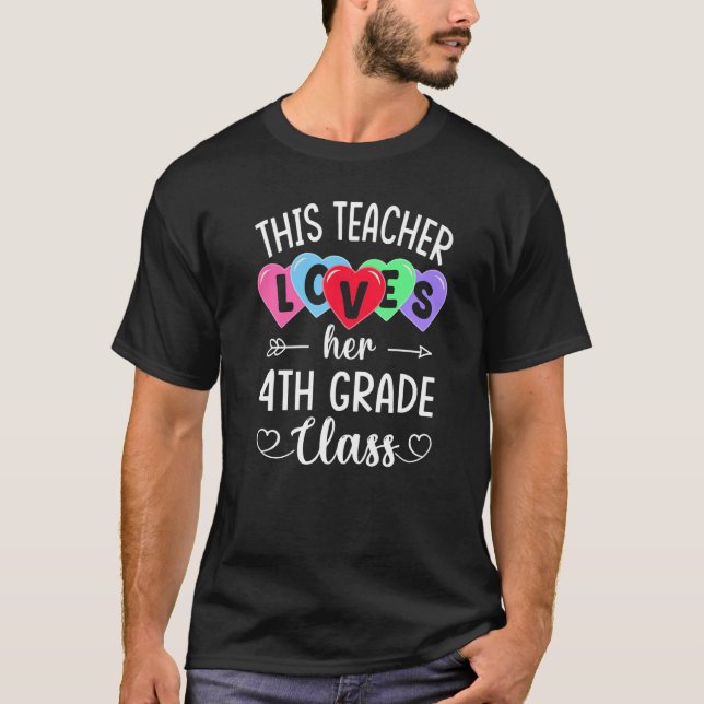 T-shirt THIS TEACHER LOVES HER 4TH GRADE CLASS Shirts Vale (Devant)