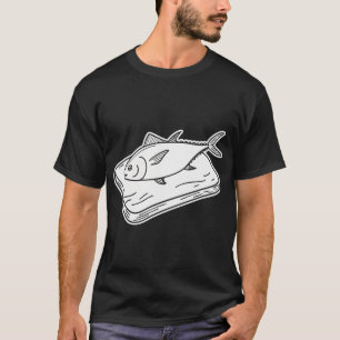 T-shirt Thon posé sur planche à découper
