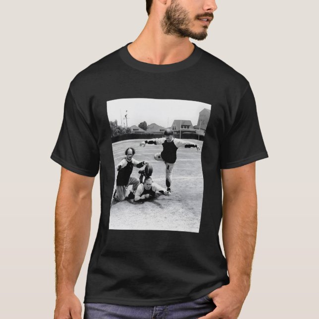 T-shirt Three Stooges Football Â€“ Kick Off (Devant)