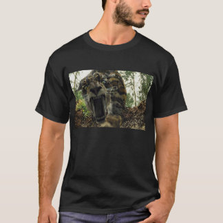 T-shirt Tigre de dent de sabre attaking