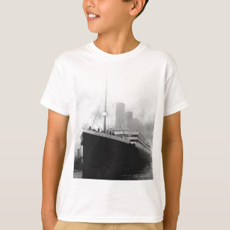 T-shirt Titanic dans le dock à Southampton