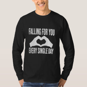 T-shirt Tomber amoureux de toi chaque jour Graphique roman