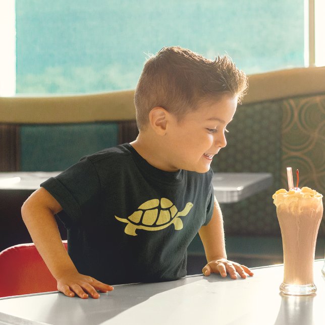 T-shirt Tortue d'or (Boy smiling at ice-cream milk shake while wearing yellow tortise cartoon design)