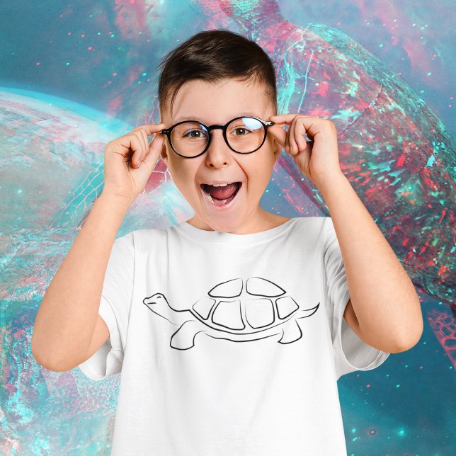 T-shirt Tortue noire (Kid wearing glassing posing with tortise design tshirt)