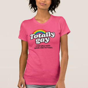 T-SHIRT TOTALEMENT GAI POUR DES FILLES AVEC LES TATOUAGES