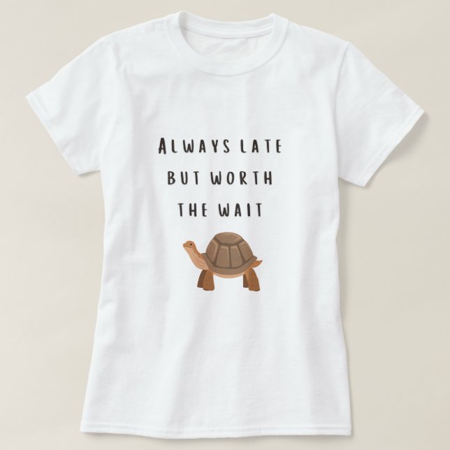 T-shirt Toujours en retard mais vaut la peine d'attendre l (Design devant)