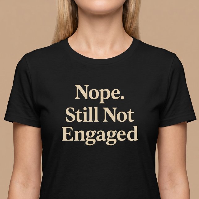 T-shirt Toujours pas fiancé (Créateur téléchargé)